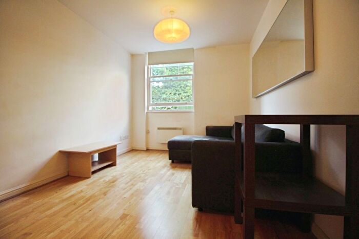 1 Bedroom Flat To Rent In Commercial Road, Aldgate, London, E1