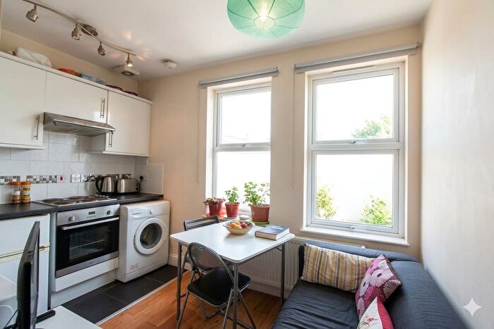 1 Bedroom Studio To Rent In Lavender Hill, Clapham, SW11