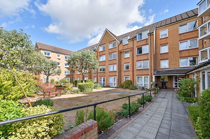 1 Bedroom Flat To Rent In Homemanor House, Cassio Road, Watford, WD18