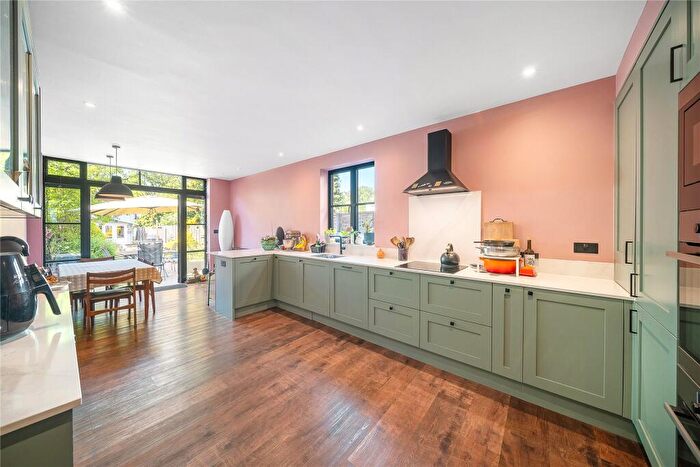 6 Bedroom Semi-Detached House For Sale In Elmers End Road, London, SE20