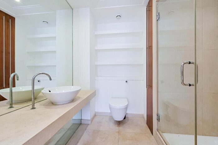 2 Bedroom Apartment To Rent In New Providence Wharf, Fairmont Avenue, E14