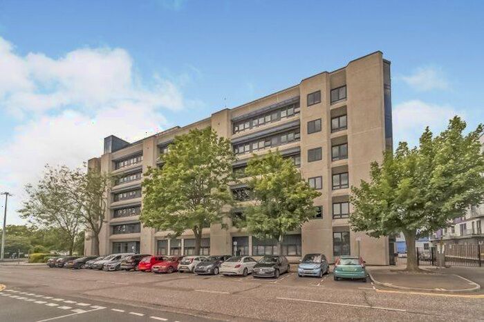 2 Bedroom Flat To Rent In Skyline House, Stevenage, SG1