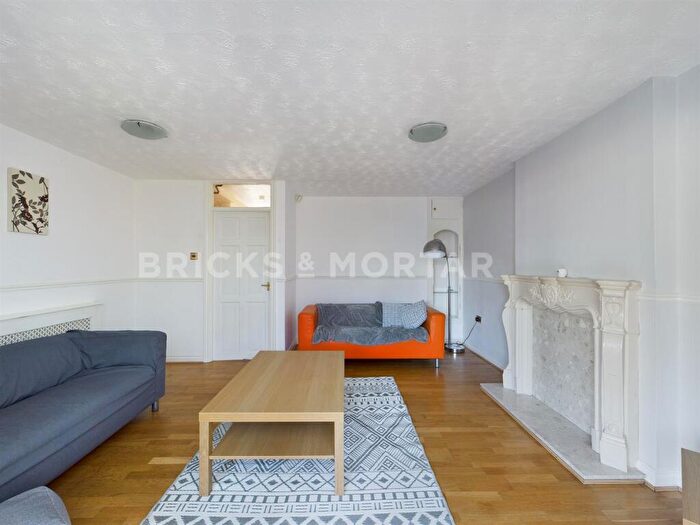 3 Bedroom Terraced House To Rent In (£pppw) Henry Square, Shieldfield, Newcastle Upon Tyne, NE2