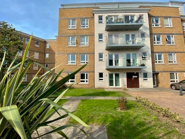 2 Bedroom Apartment To Rent In Grebe Way, Maidenhead, SL6