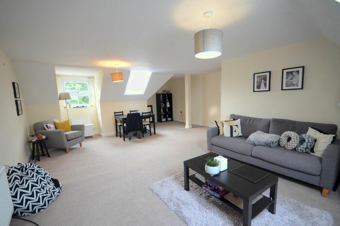 2 Bedroom Flat To Rent In Queens Road, Reading, RG4