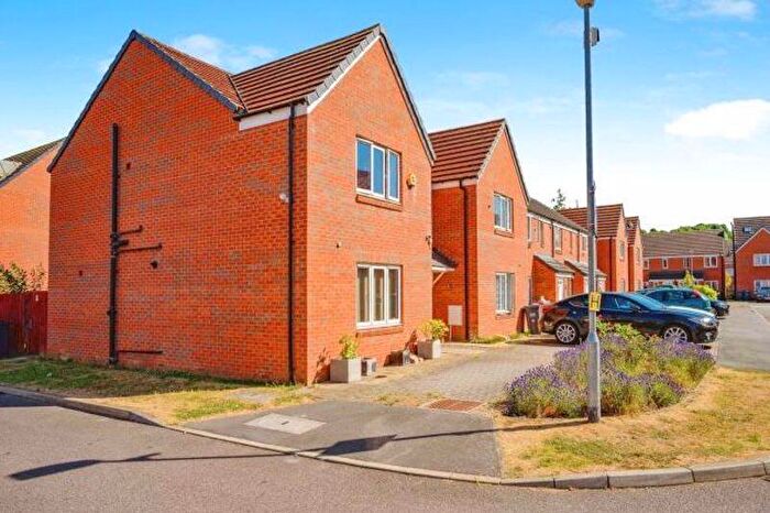 3 Bedroom Semi-Detached House For Sale In Guardian Way, Luton, LU1