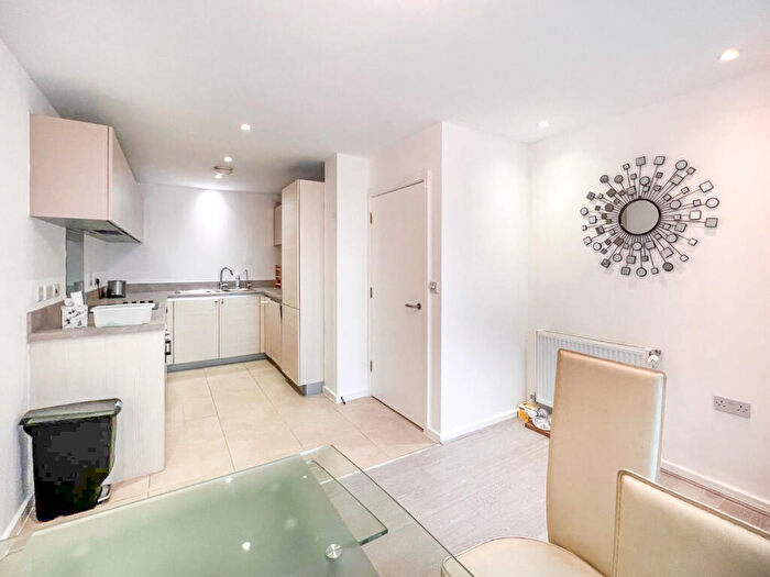 3 Bedroom Flat For Sale In Canning Town, London, London, E16