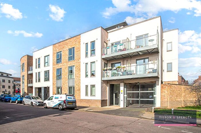 2 Bedroom Apartment For Sale In Scotland Green, Tottenham, N17