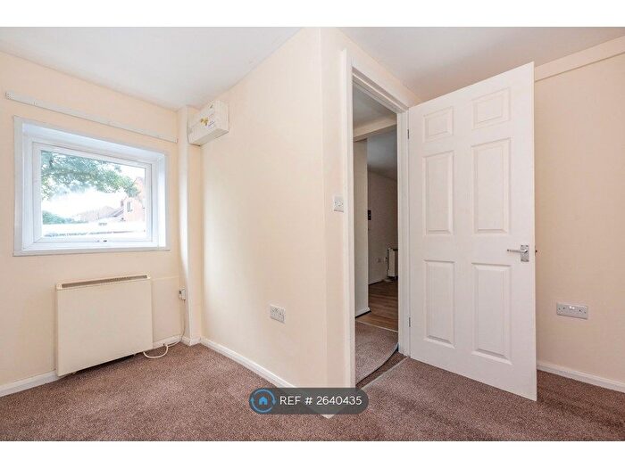 2 Bedroom Bungalow To Rent In Morgan Road, Rochester, ME2