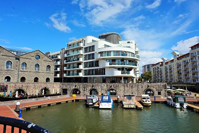 3 Bedroom Flat For Sale In Millennium Promenade, Bristol, BS1