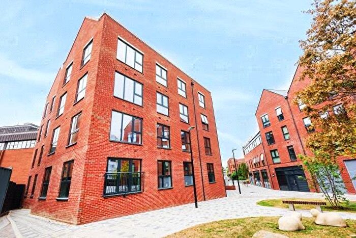 2 Bedroom Flat To Rent In Market Street, Newbury, Berkshire, RG14