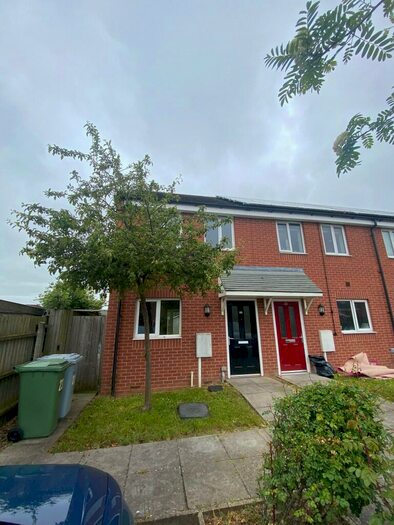 2 Bedroom House To Rent In Fleming Drive, Newark, Nottinghamshire, NG24