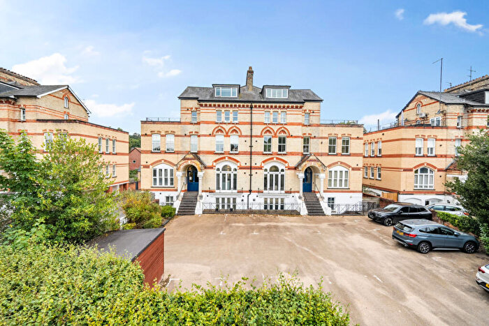 2 Bedroom Apartment For Sale In Cedar Court, - Fairmile, Henley-On-Thames, Oxfordshire, RG9