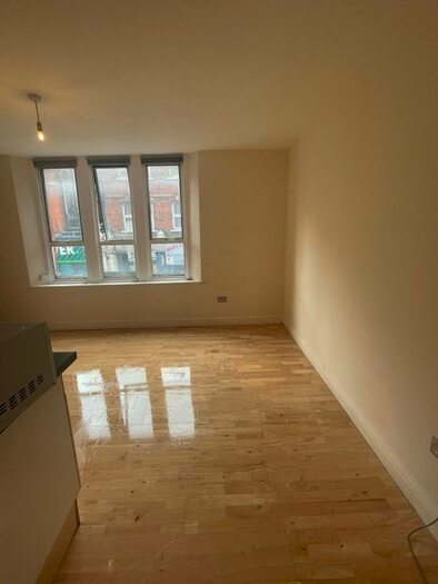 Studio To Rent In High Road Willesden, London, NW10