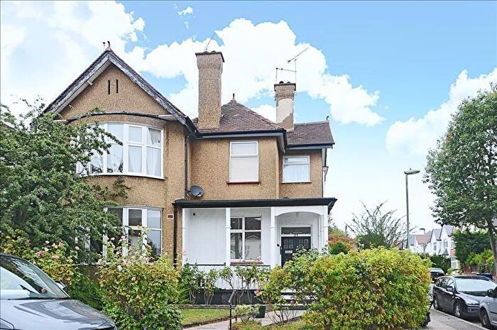 2 Bedroom Apartment To Rent In Holly Park, Finchley, London, N3