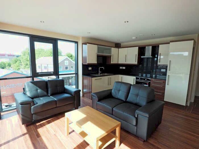 3 Bedroom Apartment To Rent In Apt Devonshire Point, S1