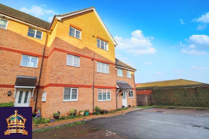 2 Bedroom Apartment To Rent In Whitmore Way, Basildon, SS14