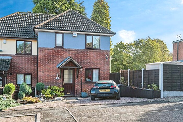 3 Bedroom Semi-Detached House For Sale In Pearce Close, Dudley, DY1