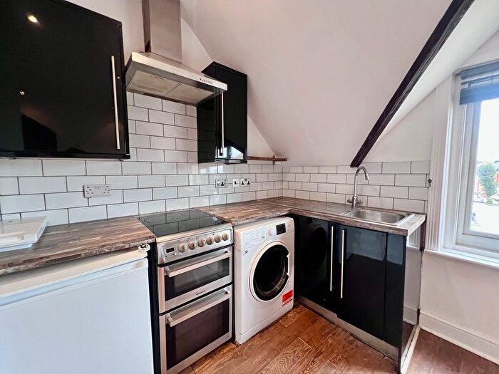 1 Bedroom Flat To Rent In Windsor Road, Bournemouth, BH5