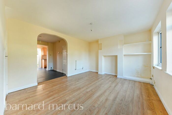 3 Bedroom Property To Rent In Beavers Lane, Hounslow, TW4