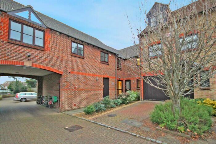 1 Bedroom Flat To Rent In Bedroom First Floor Flat In Chichester, PO19