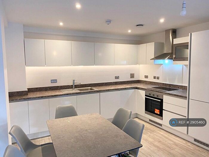 2 Bedroom Flat To Rent In Middlewood Plaza, Salford, M5