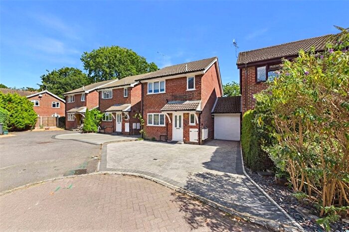 3 Bedroom Detached House For Sale In Lightwater, Surrey, GU18