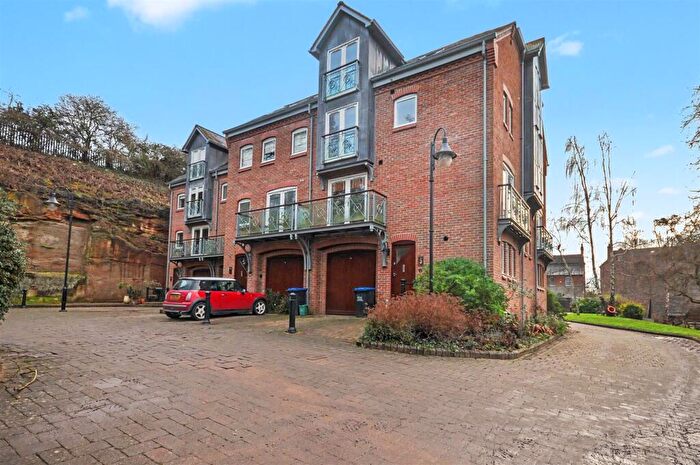 3 Bedroom Town House To Rent In Rock Mill Lane, Leamington Spa, CV32