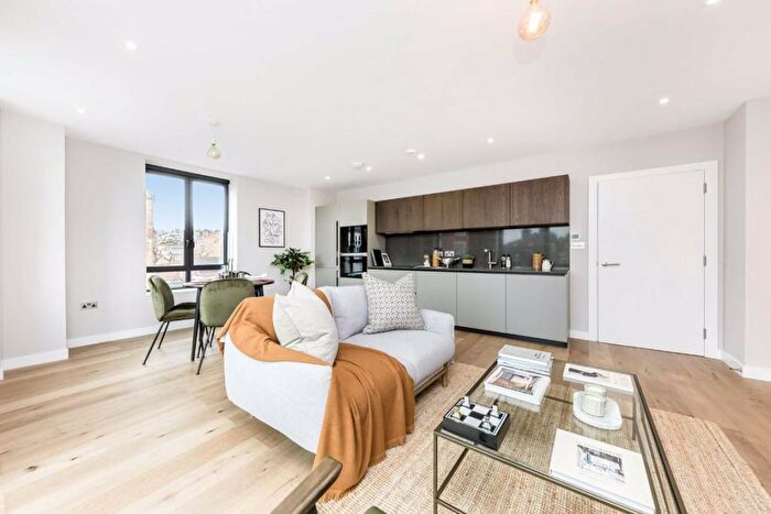 2 Bedroom Apartment To Rent In Archway Road, London, N6