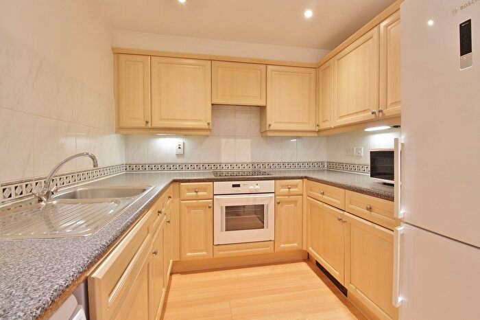 2 Bedroom Flat To Rent In Draper Close, Isleworth, TW7