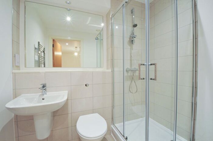 2 Bedroom Flat To Rent In Oldfield Road, Salford, M5