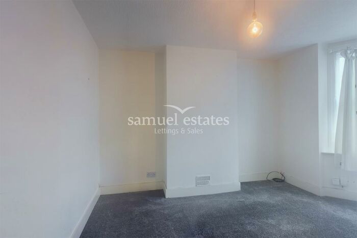 2 Bedroom Terraced House To Rent In Charlesfield Road, Horley, RH6