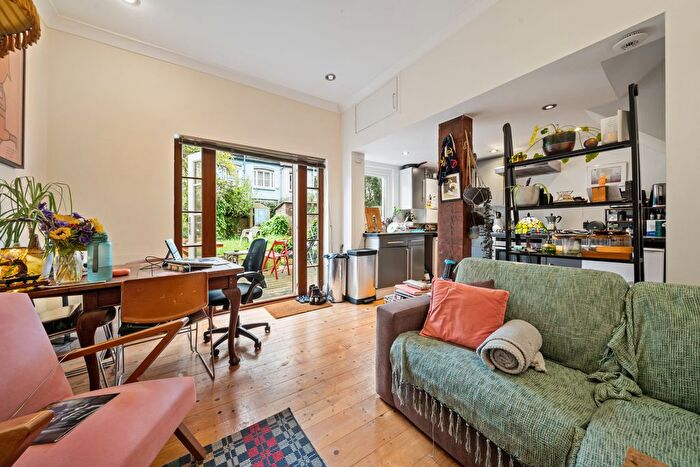 1 Bedroom Flat For Sale In Marlborough Road, London, N19