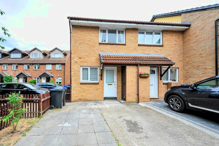 2 Bedroom Semi-Detached House To Rent In Ruskin Way, London, SW19