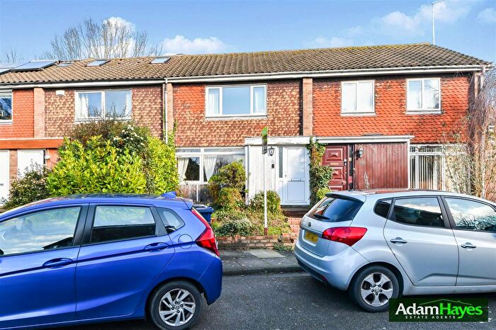 2 Bedroom Terraced House For Sale In Heath View, East Finchley, N2