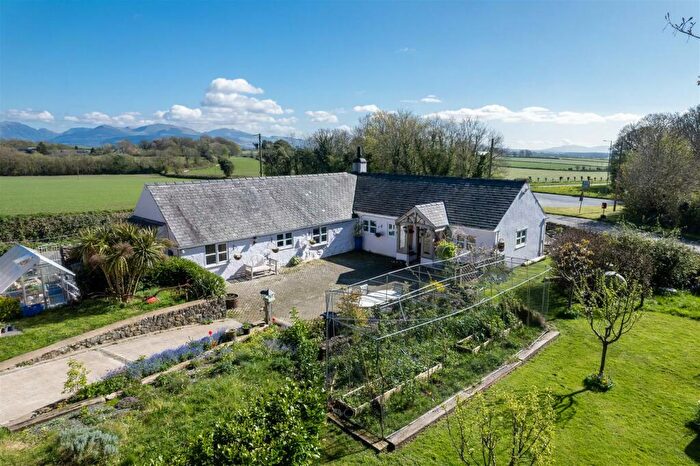 3 Bedroom Cottage For Sale In Menai Bridge, LL59