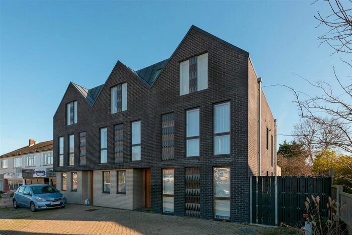 2 Bedroom Flat To Rent In Old Bridge Road, Whitstable, CT5