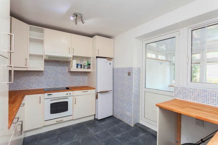 1 Bedroom Maisonette To Rent In Glastonbury Road, Morden, Surrey, SM4