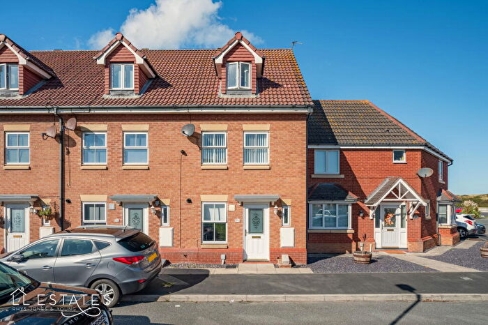3 Bedroom Town House For Sale In Ffordd Idwal, Prestatyn, LL19