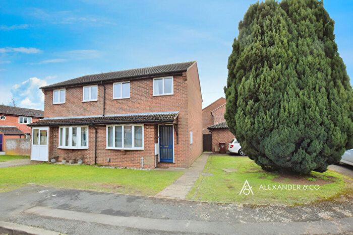 3 Bedroom Semi-Detached House To Rent In Wensum Crescent, Bicester, OX26