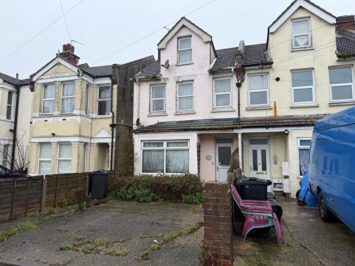 5 Bedroom End Of Terrace House For Sale In Hayes Road, Clacton-On-Sea, Essex, CO15