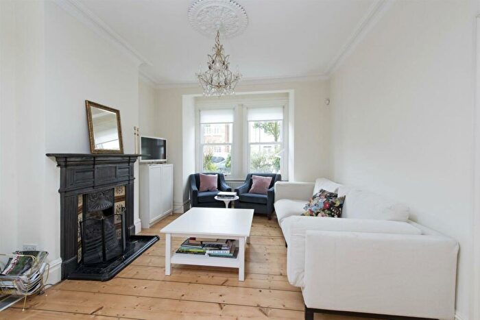 3 Bedroom Terraced House To Rent In Second Avenue, SW14