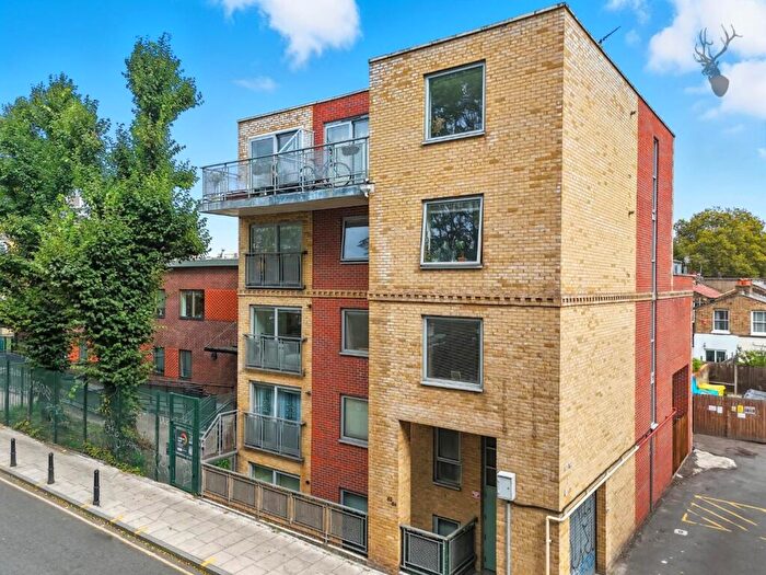2 Bedroom Apartment For Sale In Globe Road, Stepney Green, E1