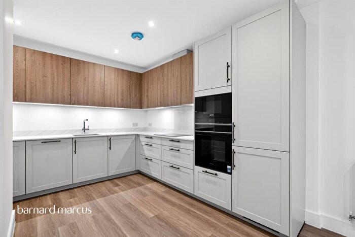 1 Bedroom Apartment For Sale In Chase Side, London, N14