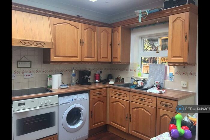 3 Bedroom Maisonette To Rent In Blenheim Avenue, Ilford, IG2