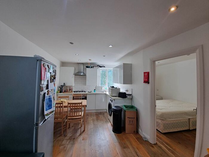 2 Bedroom Flat To Rent In West Green Road, London, N15