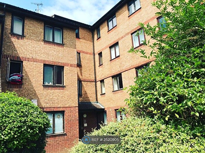 2 Bedroom Flat To Rent In Bridge Meadows, London, SE14