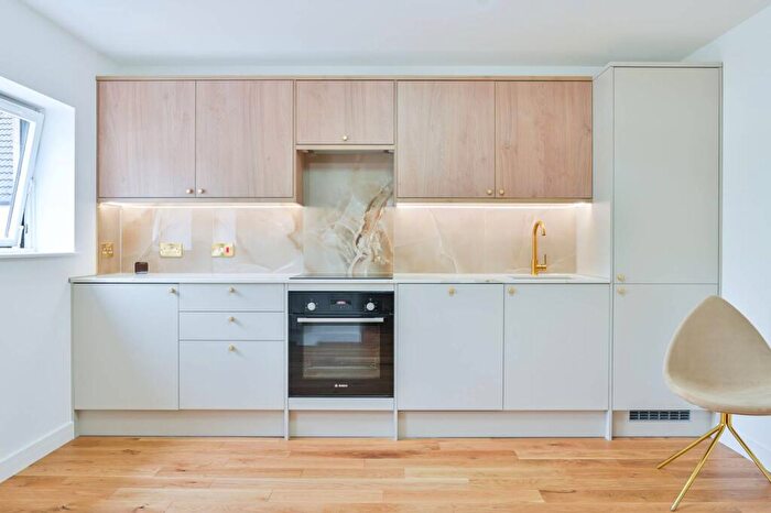 2 Bedroom Maisonette To Rent In Teak Close, Rotherhithe, London, SE16