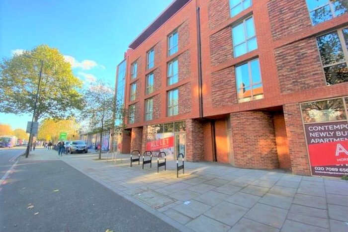 2 Bedroom Flat To Rent In Bed - Milestone House, Old Kent Road, SE1