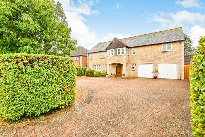 5 Bedroom Detached House For Sale In St. Giles Close, Holme, Peterborough, PE7